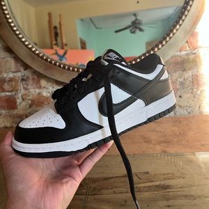 Nike pandas ! Size 6.5 womens! Never worn ! Stock x verified! Msg me! 🔥😁